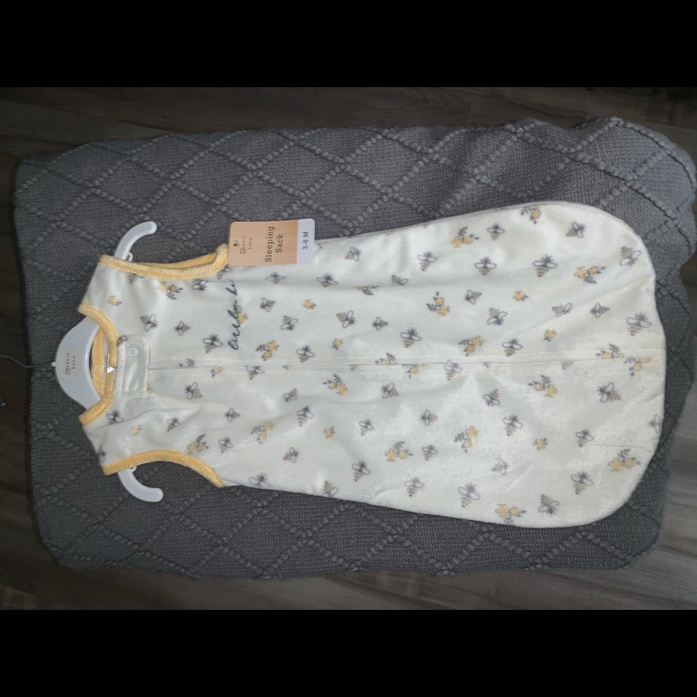 “Little Bee” Sleep Gown